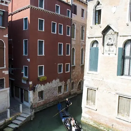 Apartment Appartamento San Marco Venedig